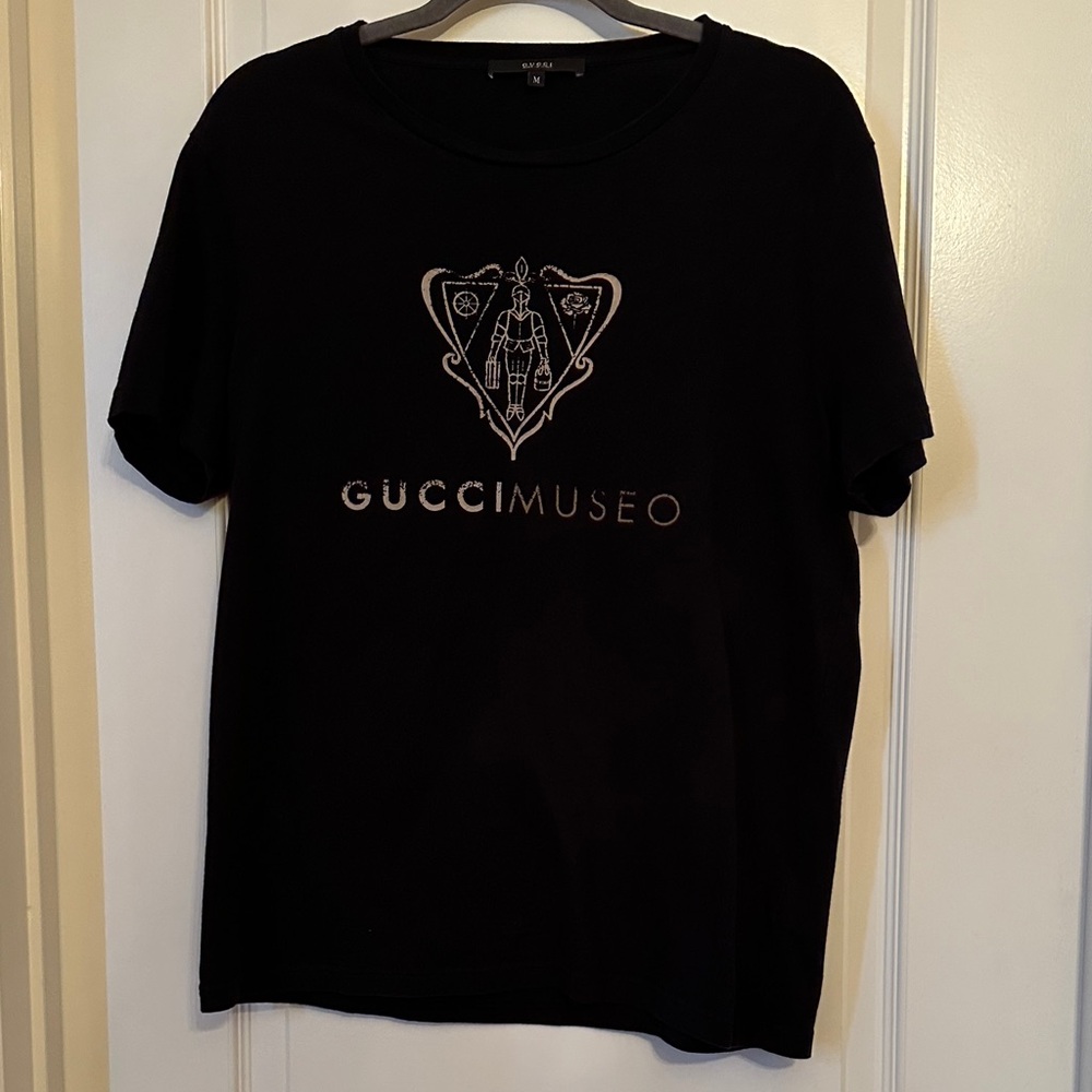 Gucci Black T-Shirt with Beige Museo Logo